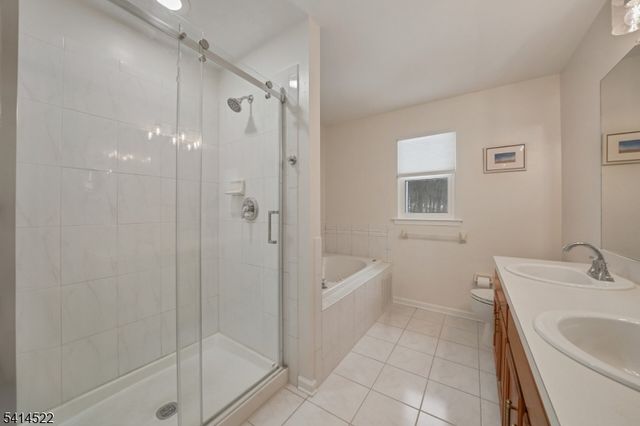 5 Candour Ct, Washington Twp., NJ 07853