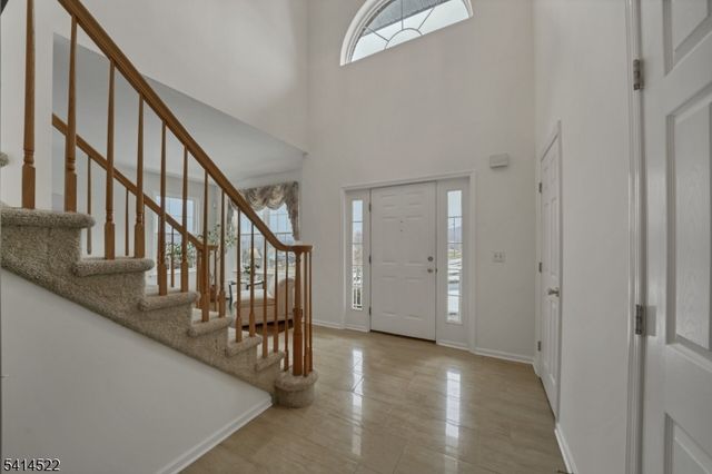 5 Candour Ct, Washington Twp., NJ 07853