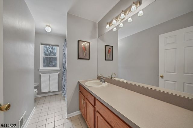 5 Candour Ct, Washington Twp., NJ 07853