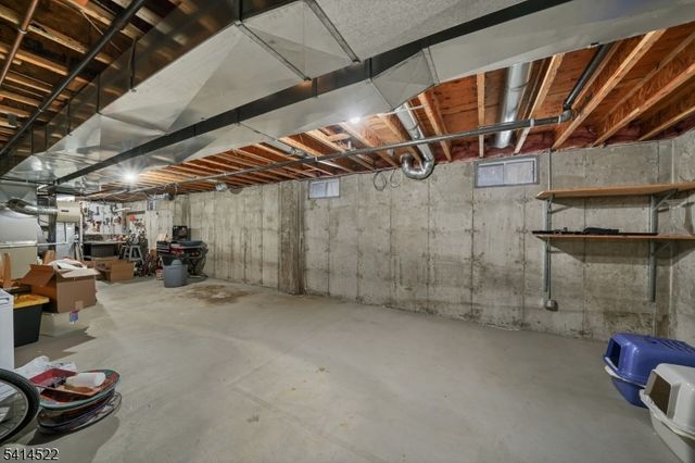 5 Candour Ct, Washington Twp., NJ 07853