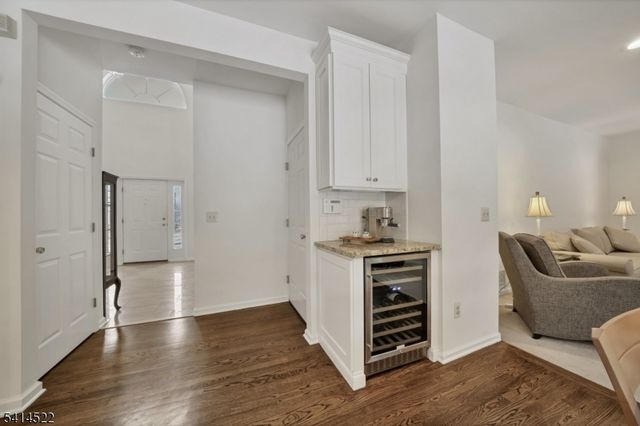 5 Candour Ct, Washington Twp., NJ 07853