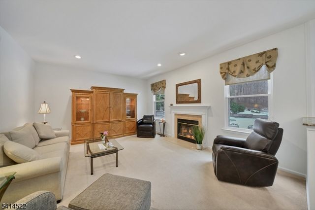 5 Candour Ct, Washington Twp., NJ 07853