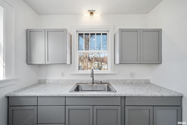 705 NE MONROE Street, Peoria, IL 61603