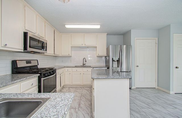 6823 Puerta Vista Lane, Houston, TX 77083