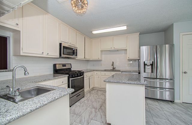 6823 Puerta Vista Lane, Houston, TX 77083