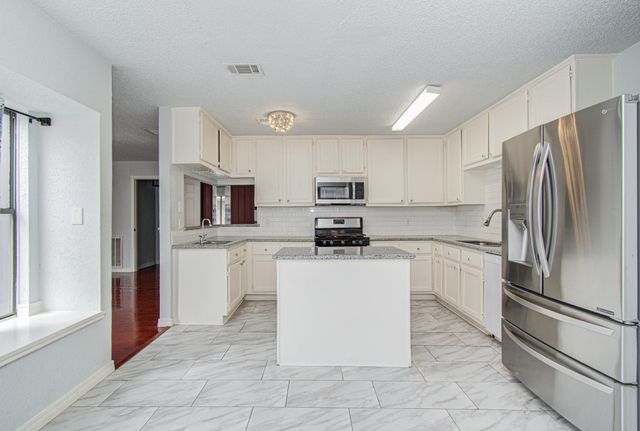 6823 Puerta Vista Lane, Houston, TX 77083
