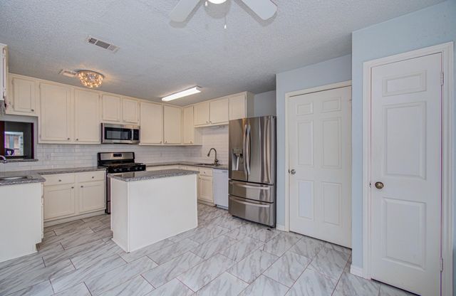 6823 Puerta Vista Lane, Houston, TX 77083