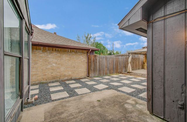 6823 Puerta Vista Lane, Houston, TX 77083