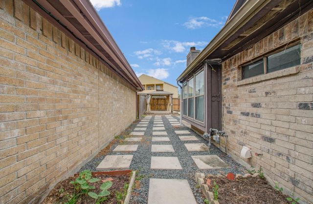 6823 Puerta Vista Lane, Houston, TX 77083