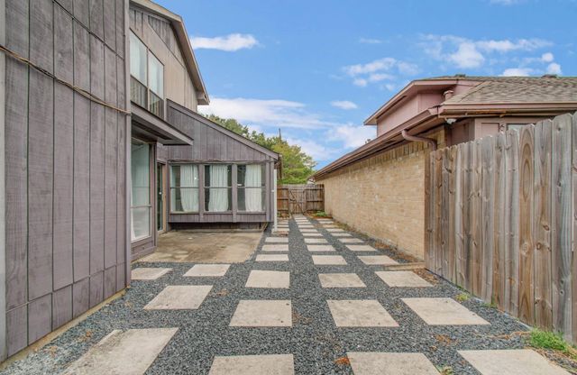 6823 Puerta Vista Lane, Houston, TX 77083