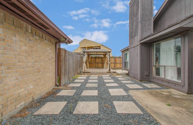 6823 Puerta Vista Lane, Houston, TX 77083