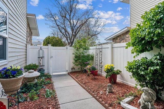 2446 S Vaughn Way E, Aurora, CO 80014