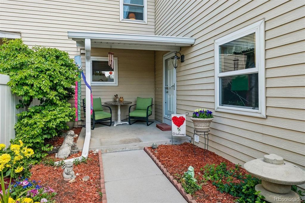 2446 S Vaughn Way E, Aurora, CO 80014