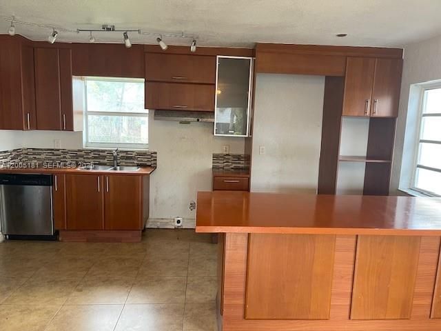 758 SW 3rd Pl, Dania Beach, FL 33004