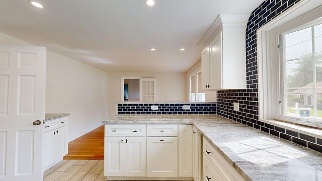 6 Maple Circle, Shrewsbury, MA 01545