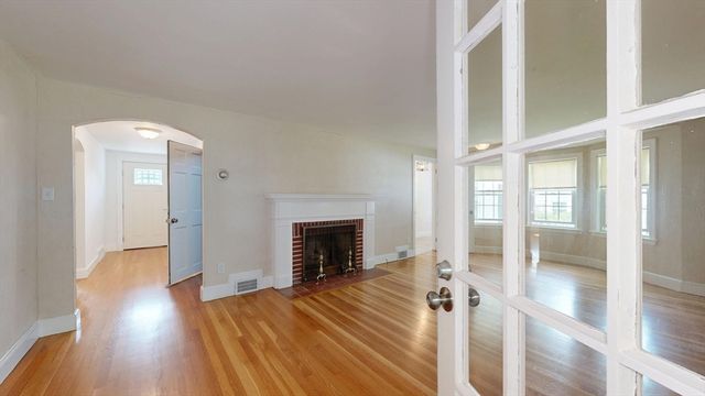 6 Maple Circle, Shrewsbury, MA 01545