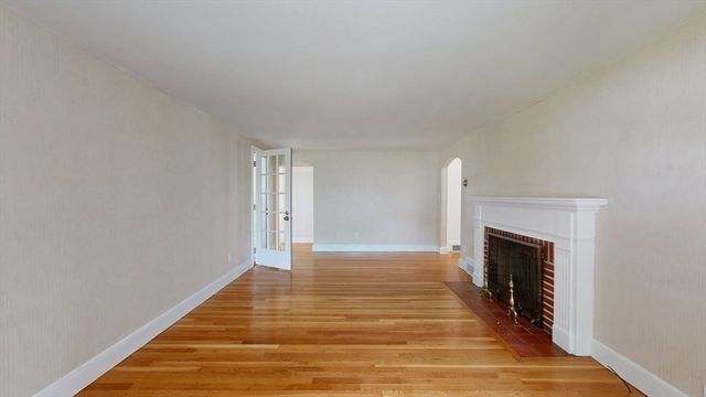 6 Maple Circle, Shrewsbury, MA 01545