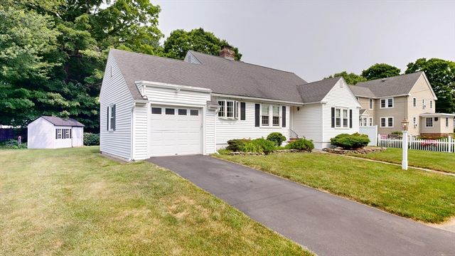 6 Maple Circle, Shrewsbury, MA 01545
