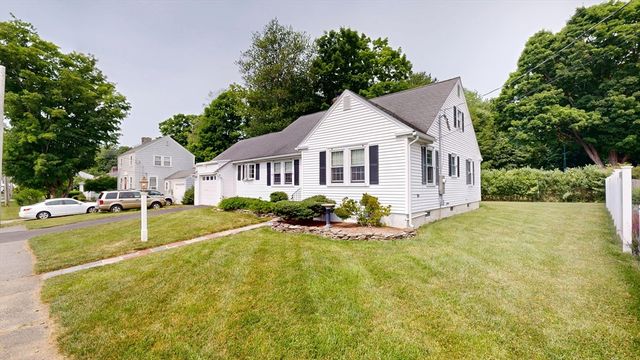 6 Maple Circle, Shrewsbury, MA 01545