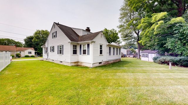 6 Maple Circle, Shrewsbury, MA 01545