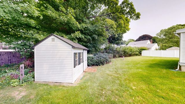 6 Maple Circle, Shrewsbury, MA 01545