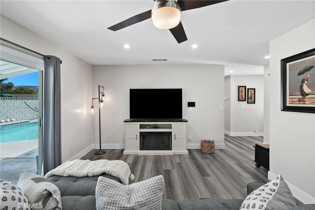 762 Talbert, Simi Valley, CA 93065