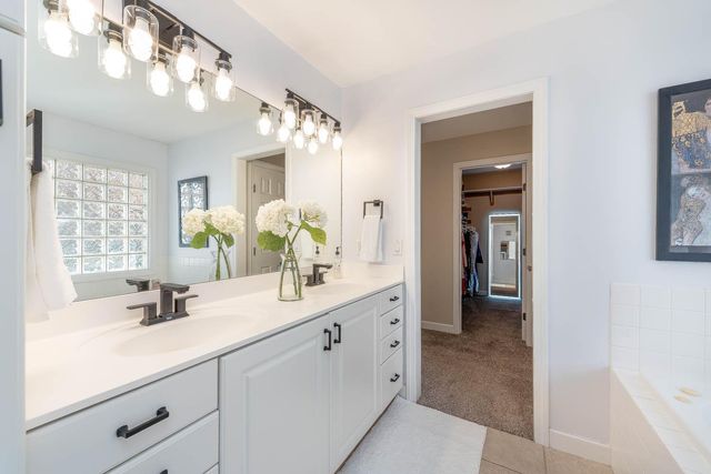 125 Thissen Court, Mankato, MN 56001