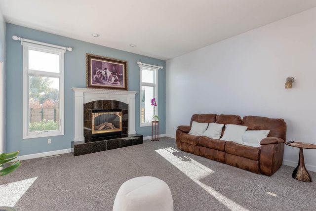 125 Thissen Court, Mankato, MN 56001