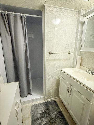 417 New Castle Rd, Twp Of But Nw, PA 16001