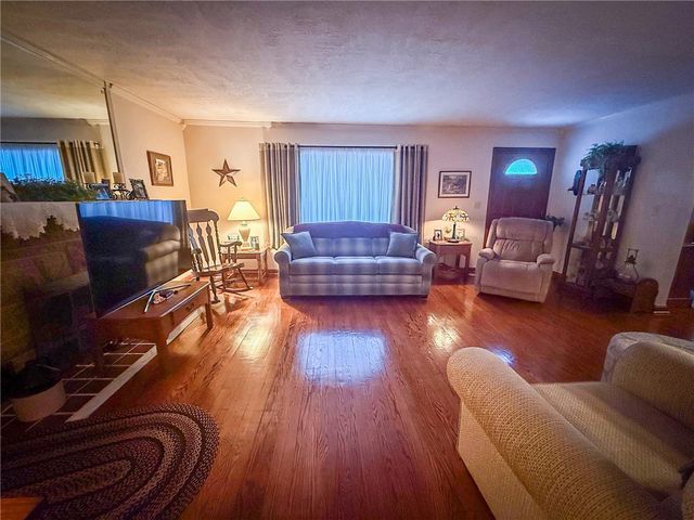 417 New Castle Rd, Twp Of But Nw, PA 16001