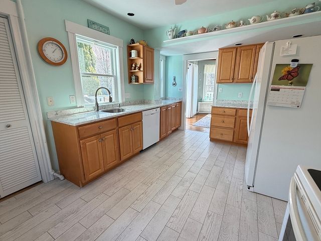 6 Old Colony Rd, Hull, MA 02045