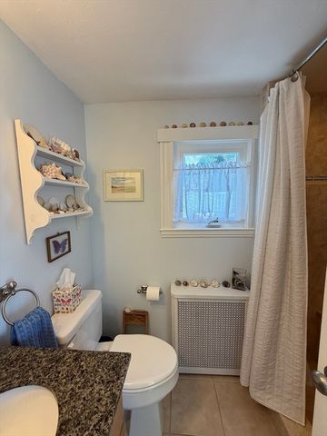 6 Old Colony Rd, Hull, MA 02045