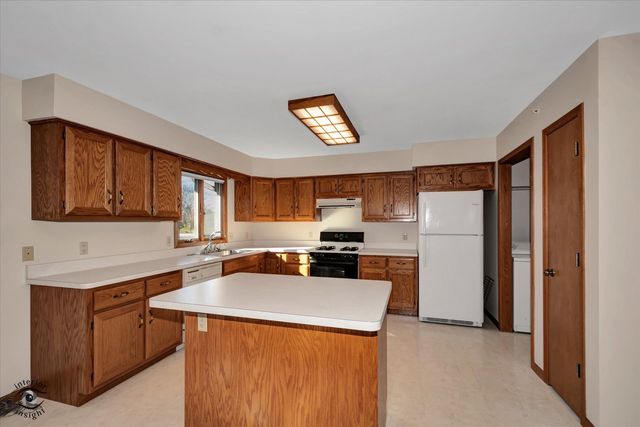 1343 Cannonball Trail, Yorkville, IL 60560