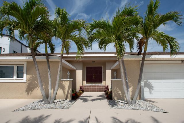 2504 Hibiscus Dr. W, Belleair Beach, FL 33786