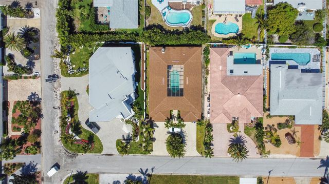 2504 Hibiscus Dr. W, Belleair Beach, FL 33786