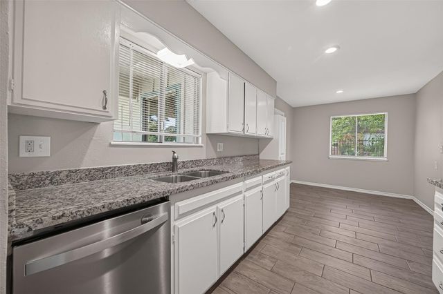 1715 Ramada Drive, Houston, TX 77062