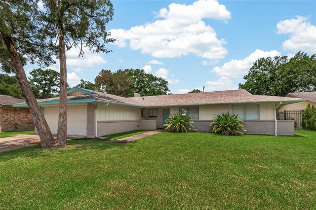 1715 Ramada Drive, Houston, TX 77062