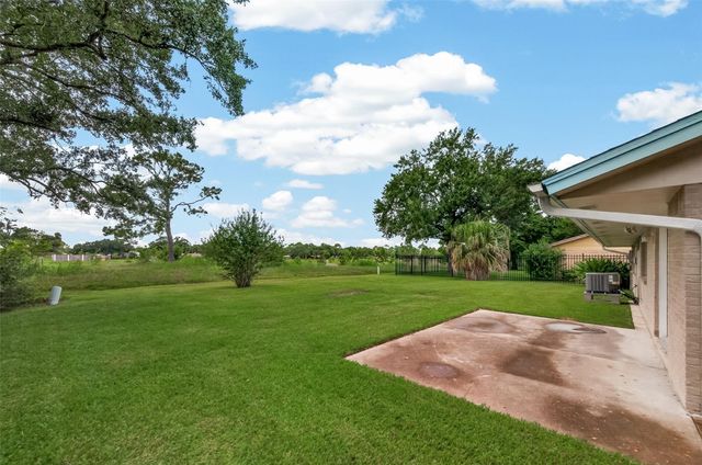 1715 Ramada Drive, Houston, TX 77062