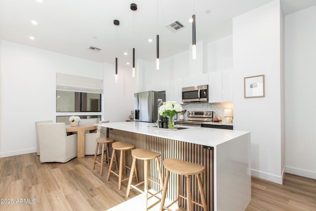 4220 N 32nd Street Unit 37, Phoenix, AZ 85018 — photo 2