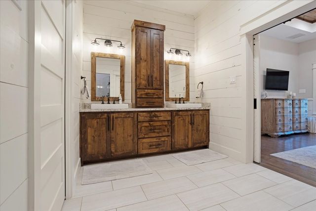 580 Burks, Whitewright, TX 75491