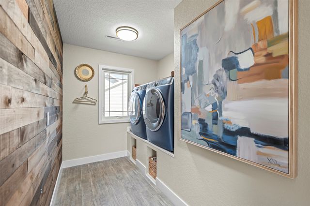 1706 S 11th Avenue E, Newton, IA 50208