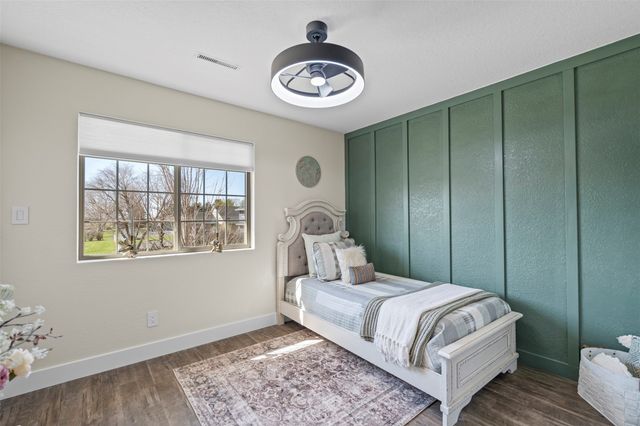 1706 S 11th Avenue E, Newton, IA 50208