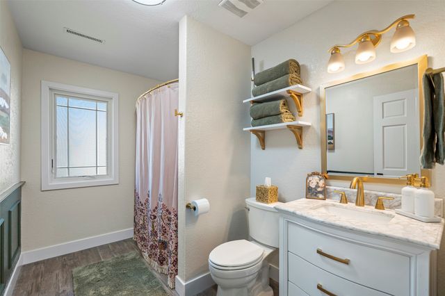 1706 S 11th Avenue E, Newton, IA 50208