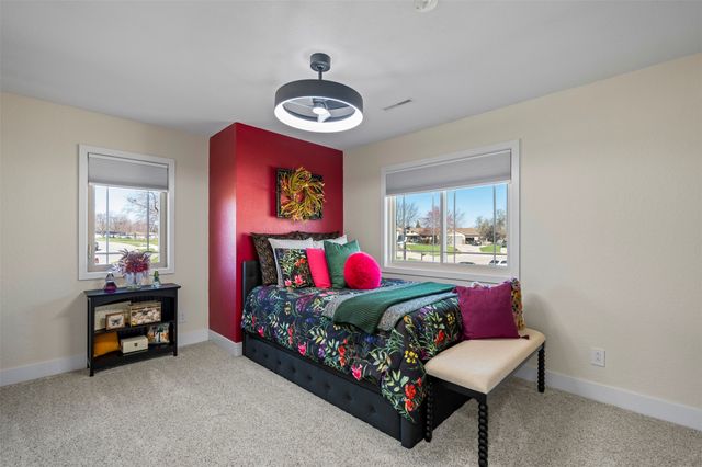 1706 S 11th Avenue E, Newton, IA 50208