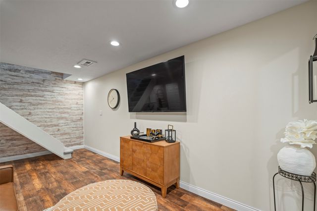 1706 S 11th Avenue E, Newton, IA 50208
