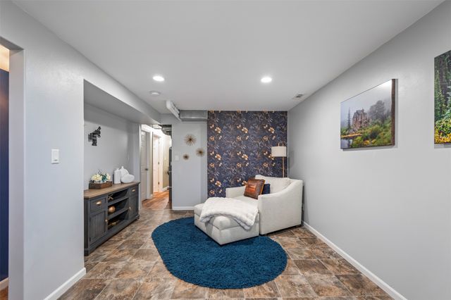 1706 S 11th Avenue E, Newton, IA 50208