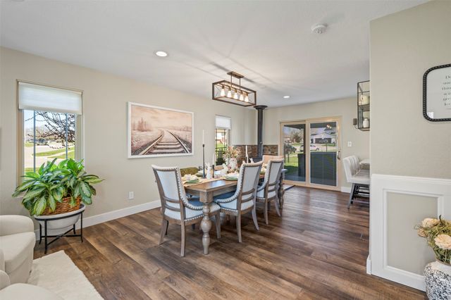 1706 S 11th Avenue E, Newton, IA 50208