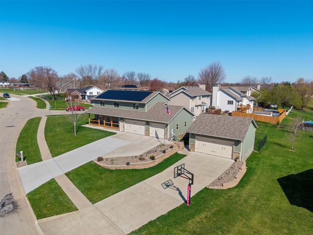 1706 S 11th Avenue E, Newton, IA 50208