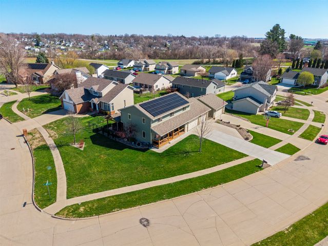 1706 S 11th Avenue E, Newton, IA 50208