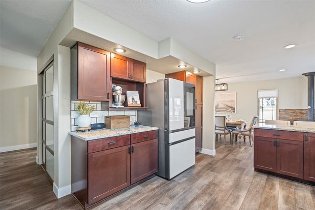 1706 S 11th Avenue E, Newton, IA 50208